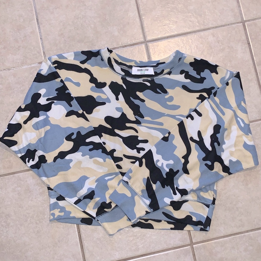 NWOT Double Zero Camo Soft/Lightweight Sweater